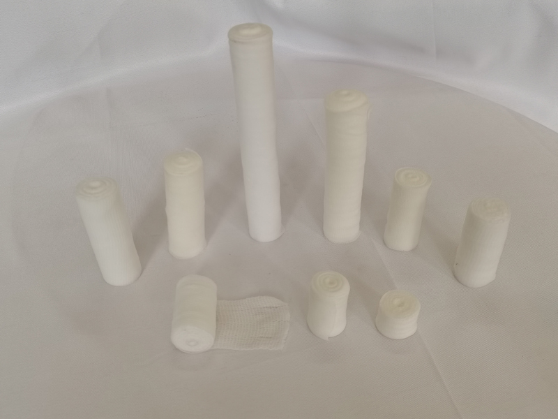 石膏ガーゼ包帯ロールを使用します